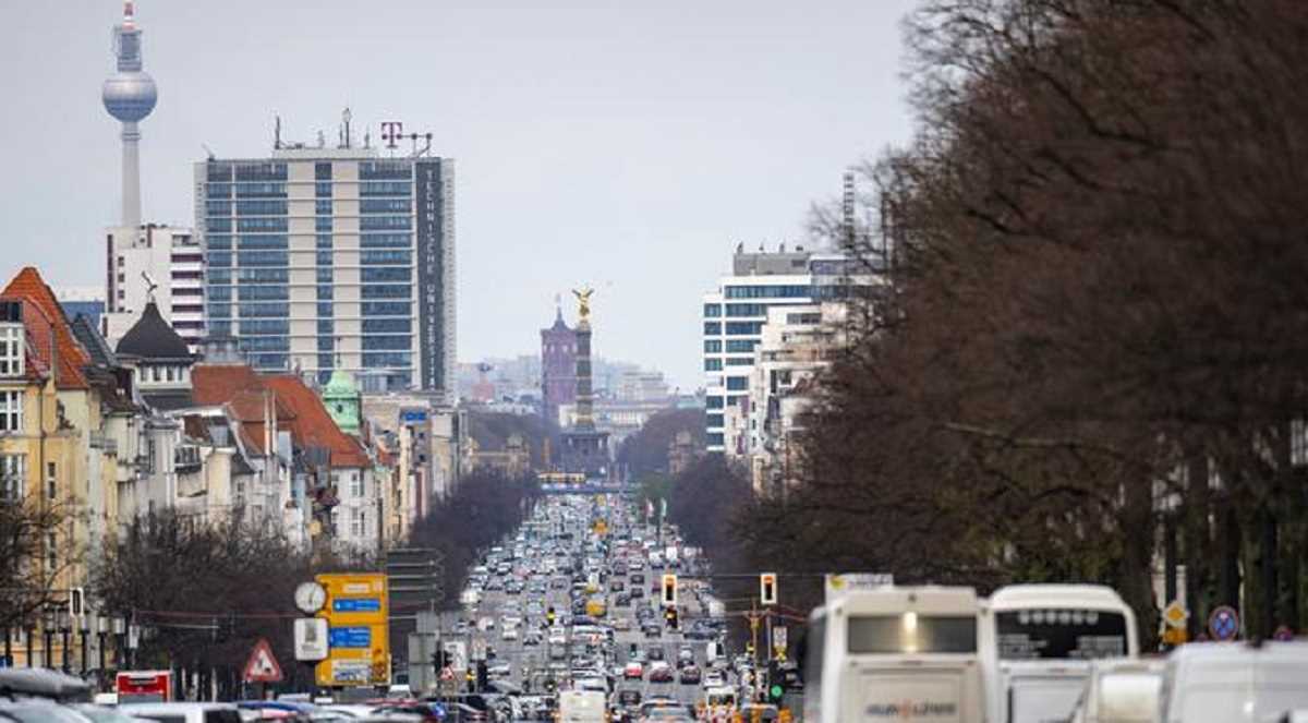 जर्मनी की सड़कों पर ट्रैफिक जाम कम क्यों हो गया है